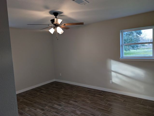 1145 Cuniff Rd, Sour Lake, TX 77659