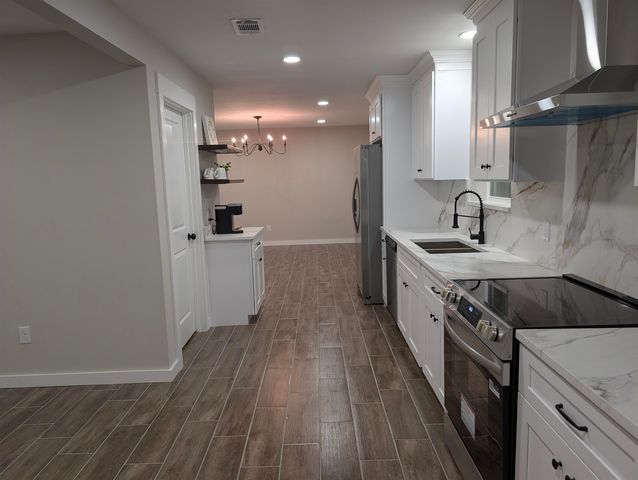 1145 Cuniff Rd, Sour Lake, TX 77659