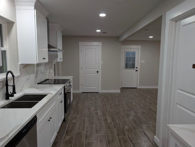 1145 Cuniff Rd, Sour Lake, TX 77659