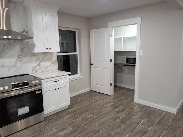 1145 Cuniff Rd, Sour Lake, TX 77659