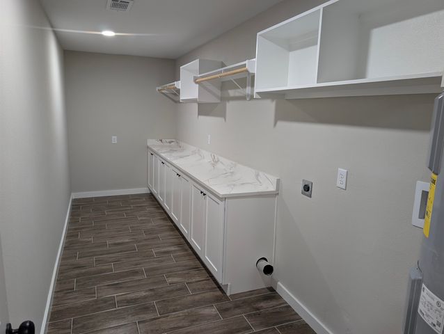 1145 Cuniff Rd, Sour Lake, TX 77659