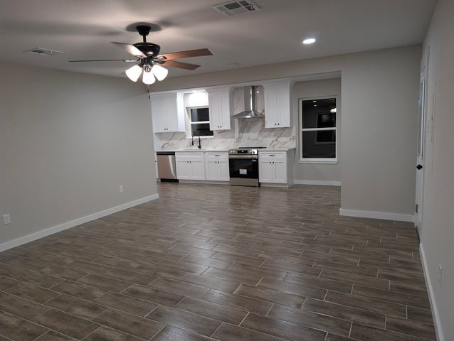 1145 Cuniff Rd, Sour Lake, TX 77659