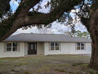 1145 Cuniff Rd, Sour Lake, TX 77659