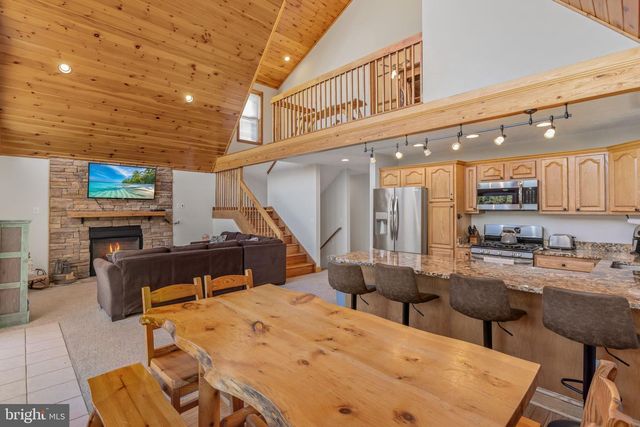 220 WOODLANDS HILL LN, Oakland, MD 21550