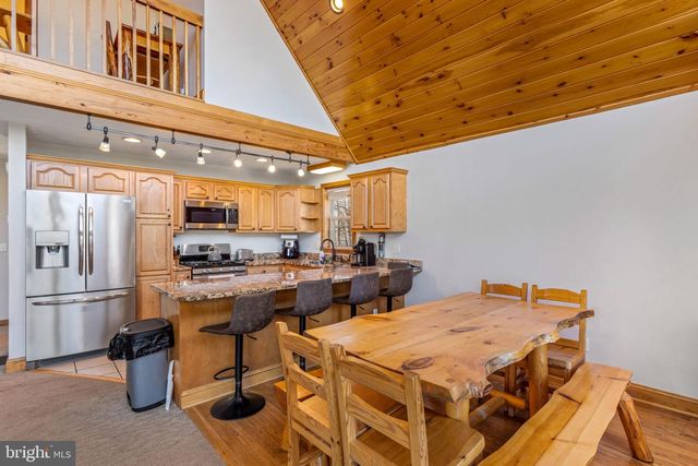 220 WOODLANDS HILL LN, Oakland, MD 21550