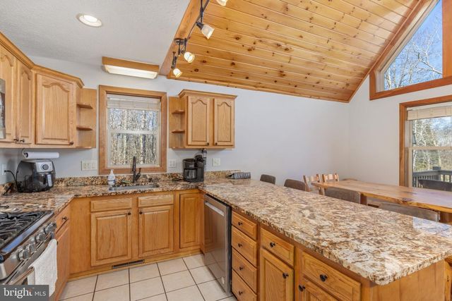 220 WOODLANDS HILL LN, Oakland, MD 21550