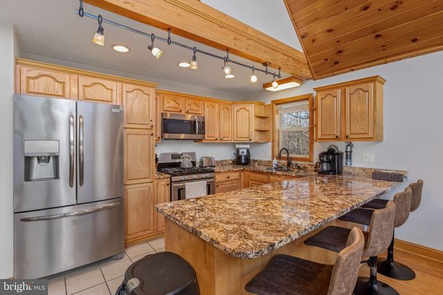 220 WOODLANDS HILL LN, Oakland, MD 21550