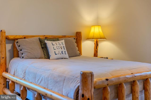 220 WOODLANDS HILL LN, Oakland, MD 21550