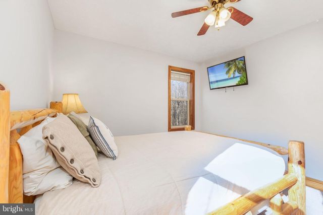 220 WOODLANDS HILL LN, Oakland, MD 21550