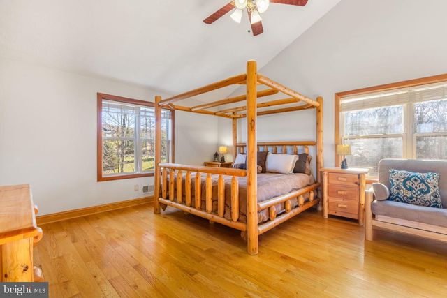 220 WOODLANDS HILL LN, Oakland, MD 21550