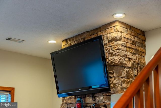 220 WOODLANDS HILL LN, Oakland, MD 21550