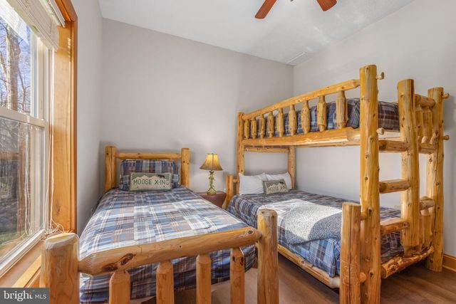 220 WOODLANDS HILL LN, Oakland, MD 21550