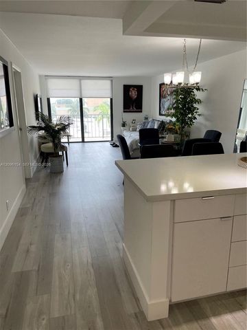 2625 Collins Avenue 510, Miami Beach, FL 33140
