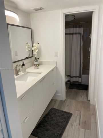 2625 Collins Avenue 510, Miami Beach, FL 33140