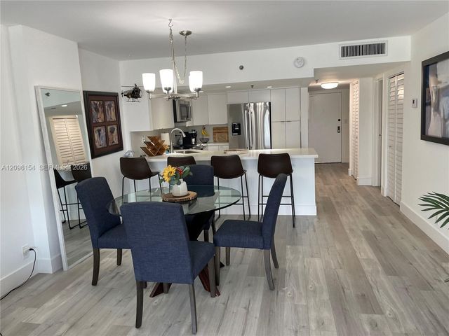 2625 Collins Avenue 510, Miami Beach, FL 33140