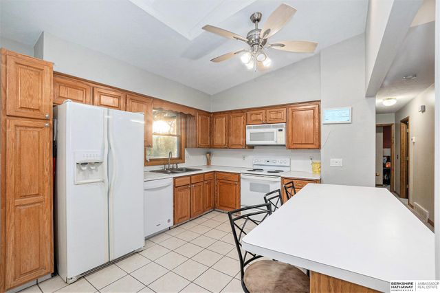 9405 Maplewood Boulevard, Omaha, NE 68134