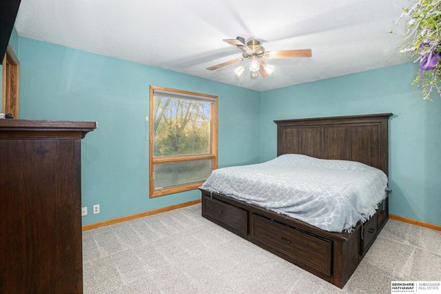 9405 Maplewood Boulevard, Omaha, NE 68134