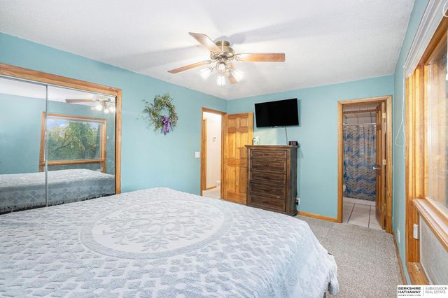 9405 Maplewood Boulevard, Omaha, NE 68134