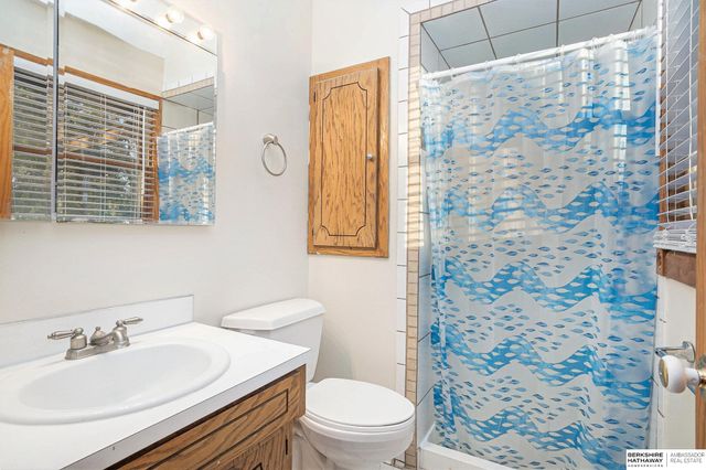 9405 Maplewood Boulevard, Omaha, NE 68134