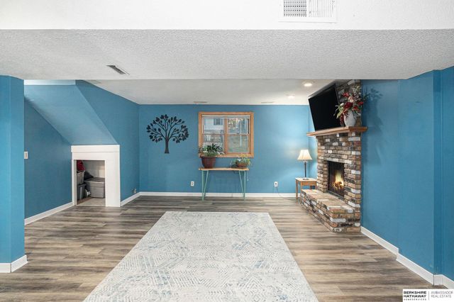 9405 Maplewood Boulevard, Omaha, NE 68134