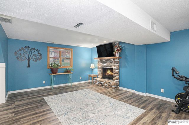 9405 Maplewood Boulevard, Omaha, NE 68134