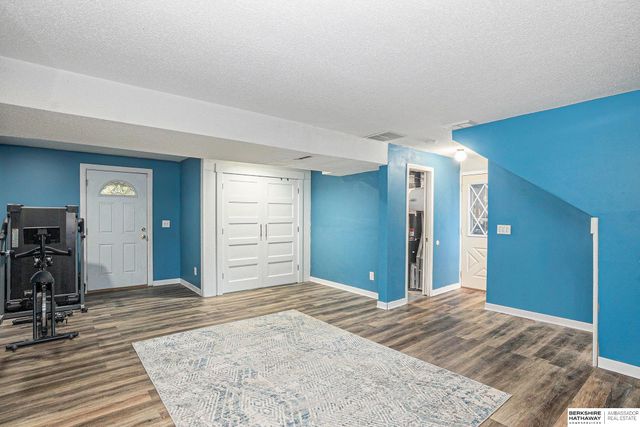 9405 Maplewood Boulevard, Omaha, NE 68134