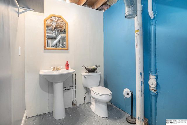 9405 Maplewood Boulevard, Omaha, NE 68134