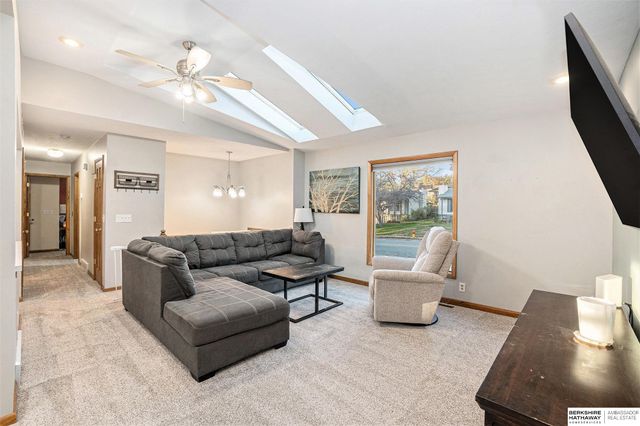 9405 Maplewood Boulevard, Omaha, NE 68134