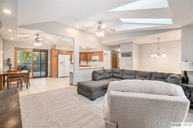 9405 Maplewood Boulevard, Omaha, NE 68134