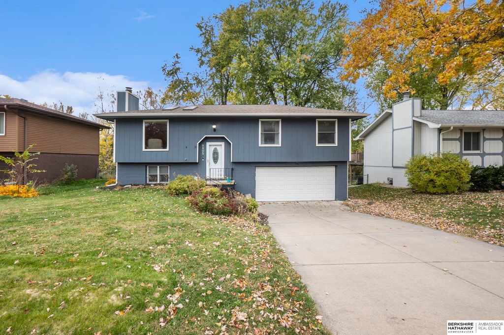 9405 Maplewood Boulevard, Omaha, NE 68134