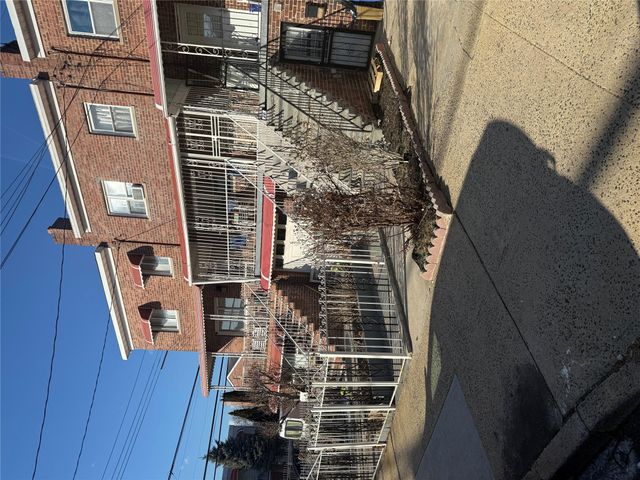 655 E 240th Street, Bronx, NY 10470