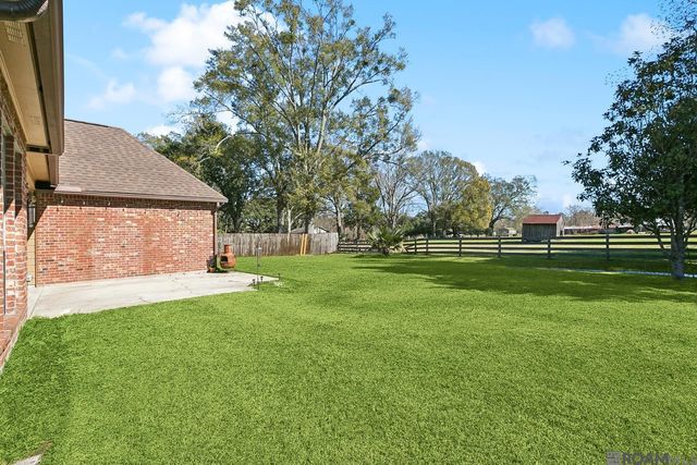 12484 Legacy Hills Dr, Geismar, LA 70734