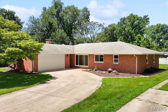 17 Joseph Drive, Fairview Heights, IL 62208