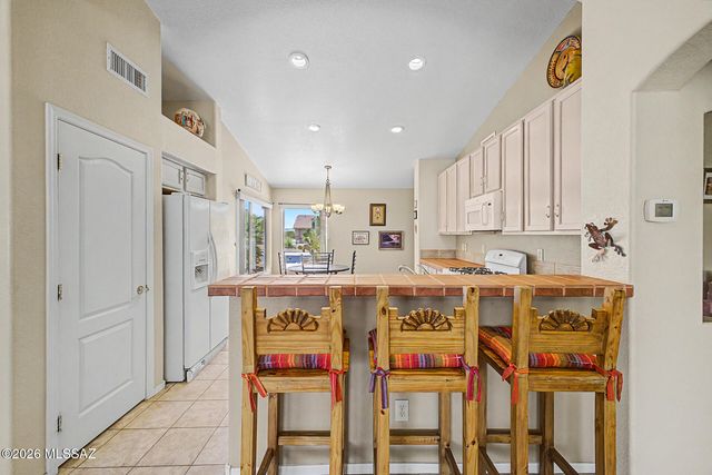 1440 N Goldeneye Way, Green Valley, AZ 85614