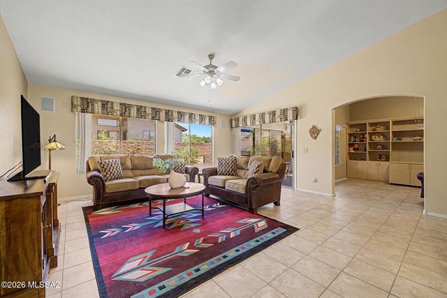 1440 N Goldeneye Way, Green Valley, AZ 85614