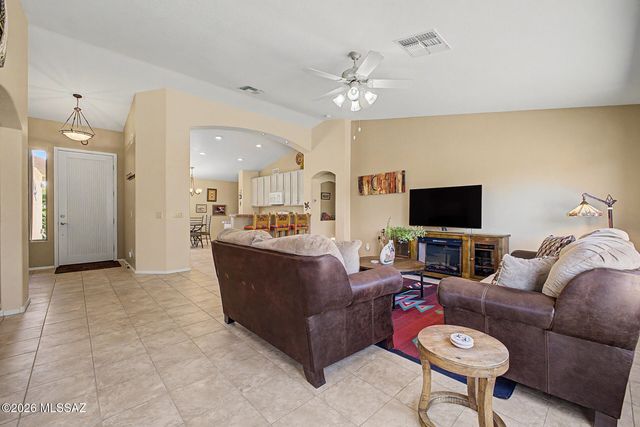1440 N Goldeneye Way, Green Valley, AZ 85614