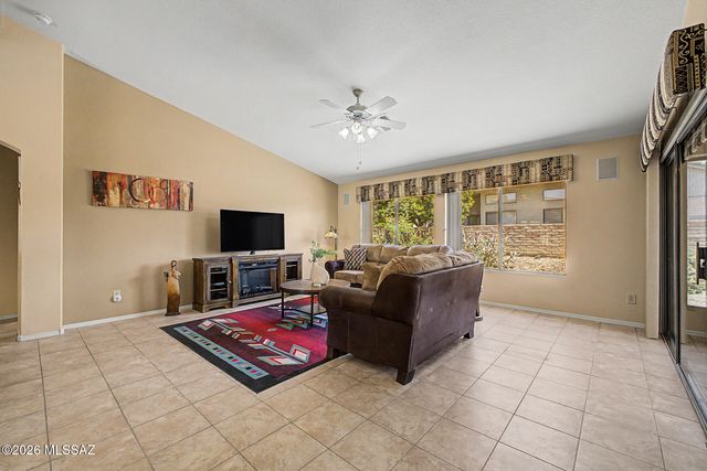 1440 N Goldeneye Way, Green Valley, AZ 85614