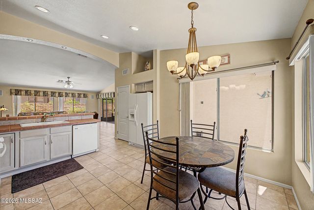 1440 N Goldeneye Way, Green Valley, AZ 85614