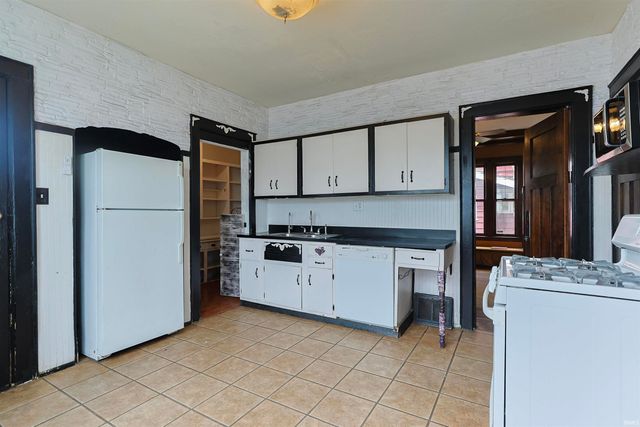 1232 E Lincoln Way, South Bend, IN 46601