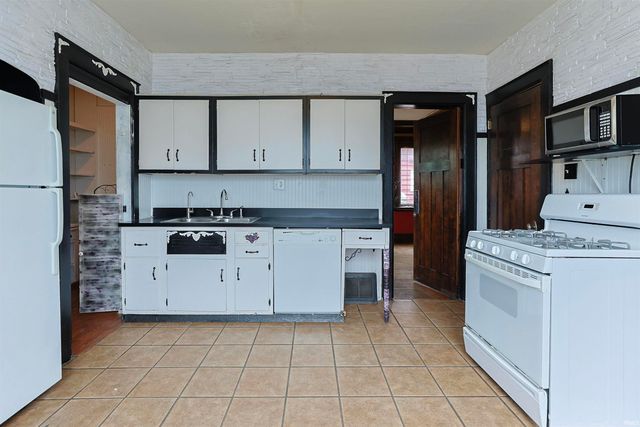 1232 E Lincoln Way, South Bend, IN 46601