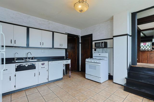 1232 E Lincoln Way, South Bend, IN 46601