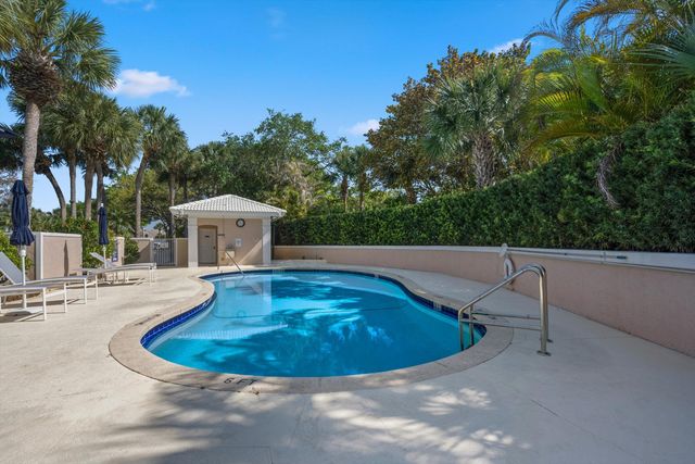 17104 Crossgate Drive, Jupiter, FL 33477