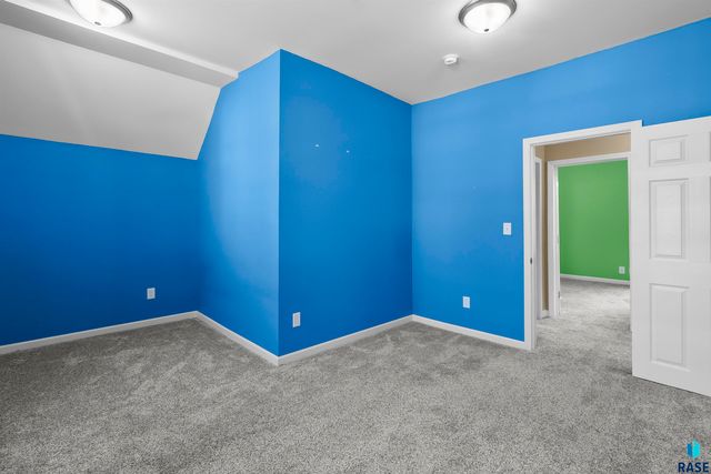 817 W 12th St Street, Sioux Falls, SD 57104