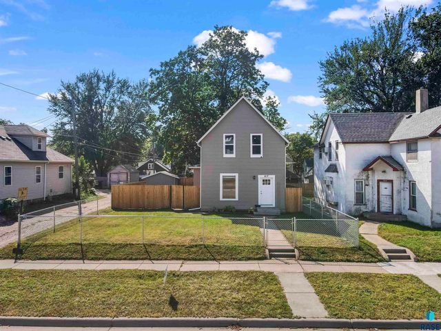 817 W 12th St Street, Sioux Falls, SD 57104