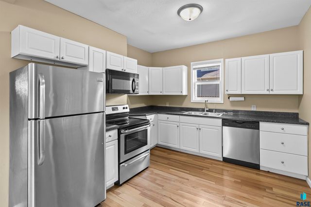 817 W 12th St Street, Sioux Falls, SD 57104