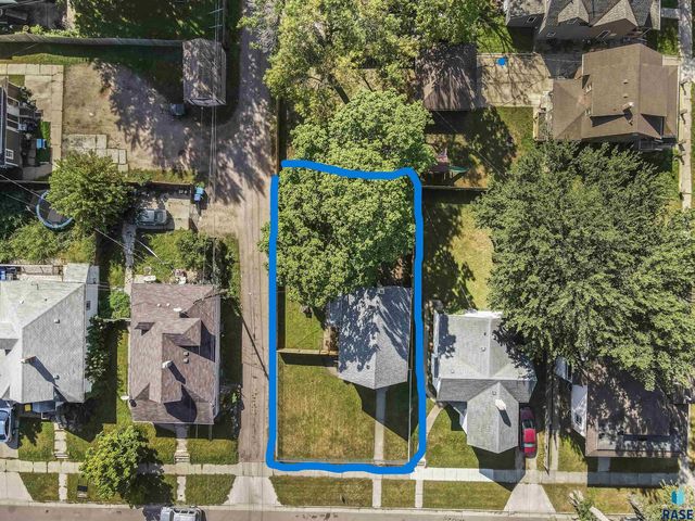 817 W 12th St Street, Sioux Falls, SD 57104