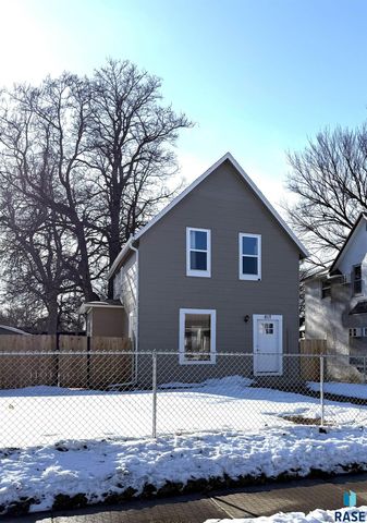 817 W 12th St Street, Sioux Falls, SD 57104