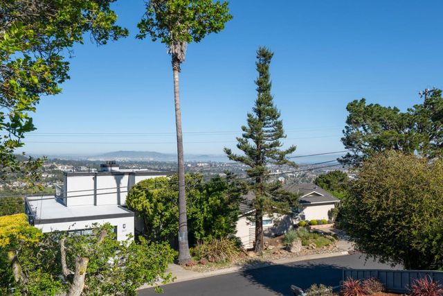 2612 Lincoln Avenue, Belmont, CA 94002