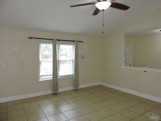 4407 Eastpointe Dr, Pensacola, FL 32514