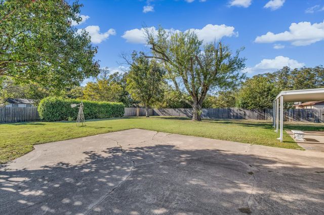 1325 Crow Drive, Waco, TX 76705